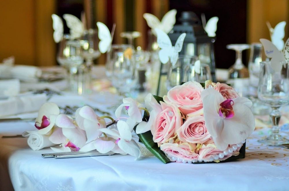 How to Save on Catering for a Wedding: Expert Tips and Strategies How to Save on Catering for a Wedding: Expert Tips and Strategies