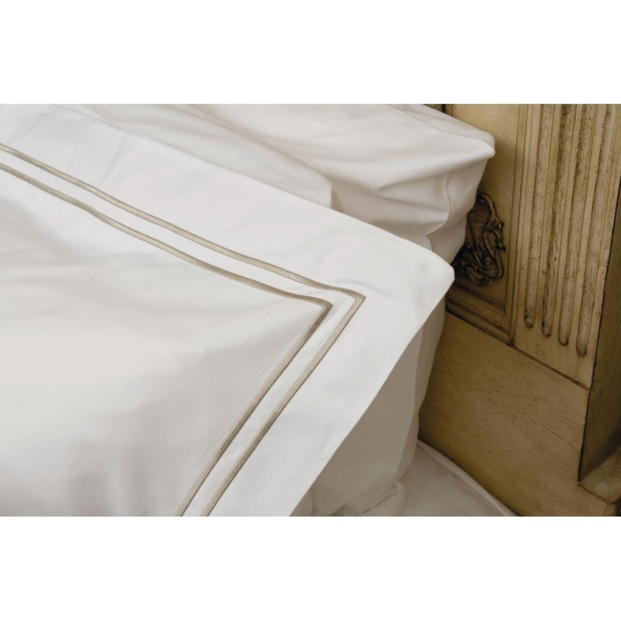 Picture of Mitre Heritage Elegance Oxford Pillow Case - HB938