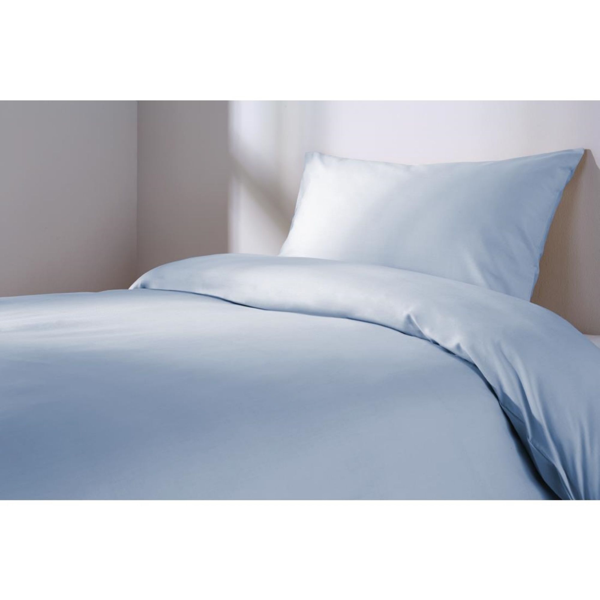 Picture of Mitre Essentials Spectrum Flat Sheet Blue Double - GU220