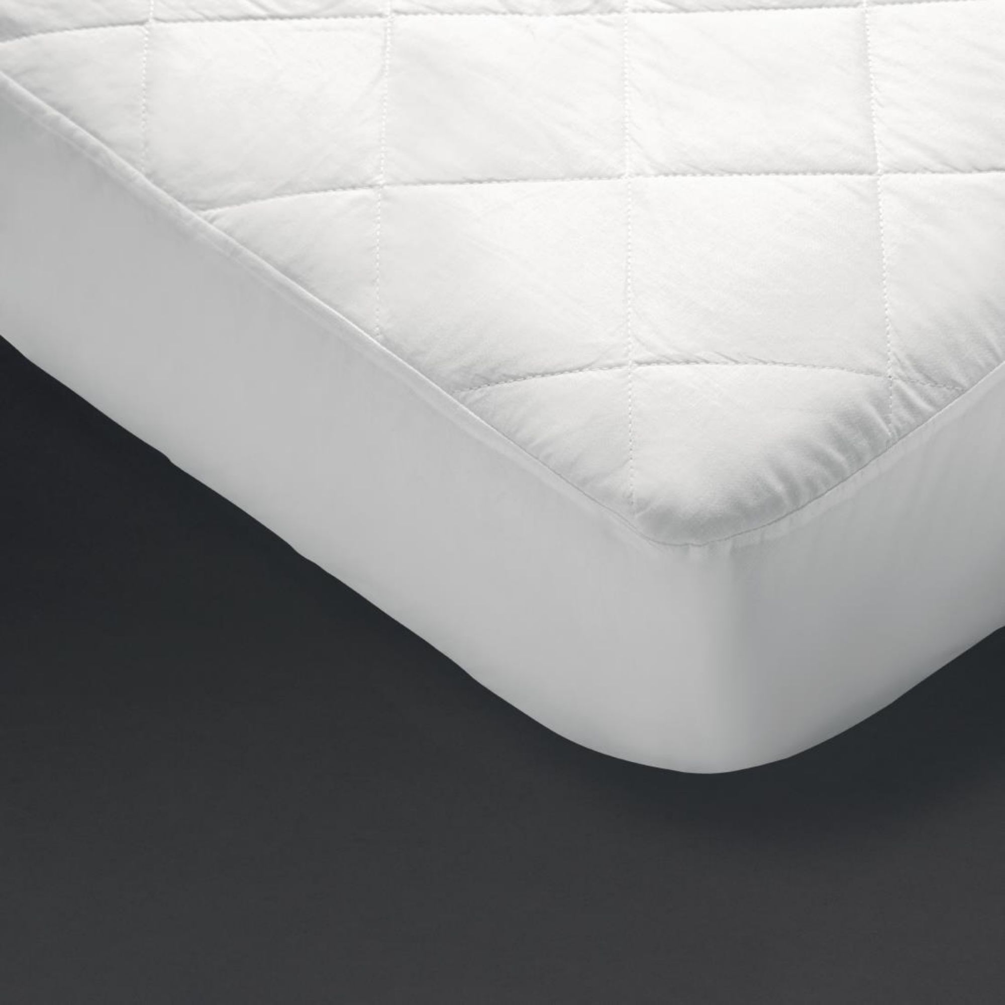 Picture of Mitre Essentials Crown Mattress Protector Bunk - GT758