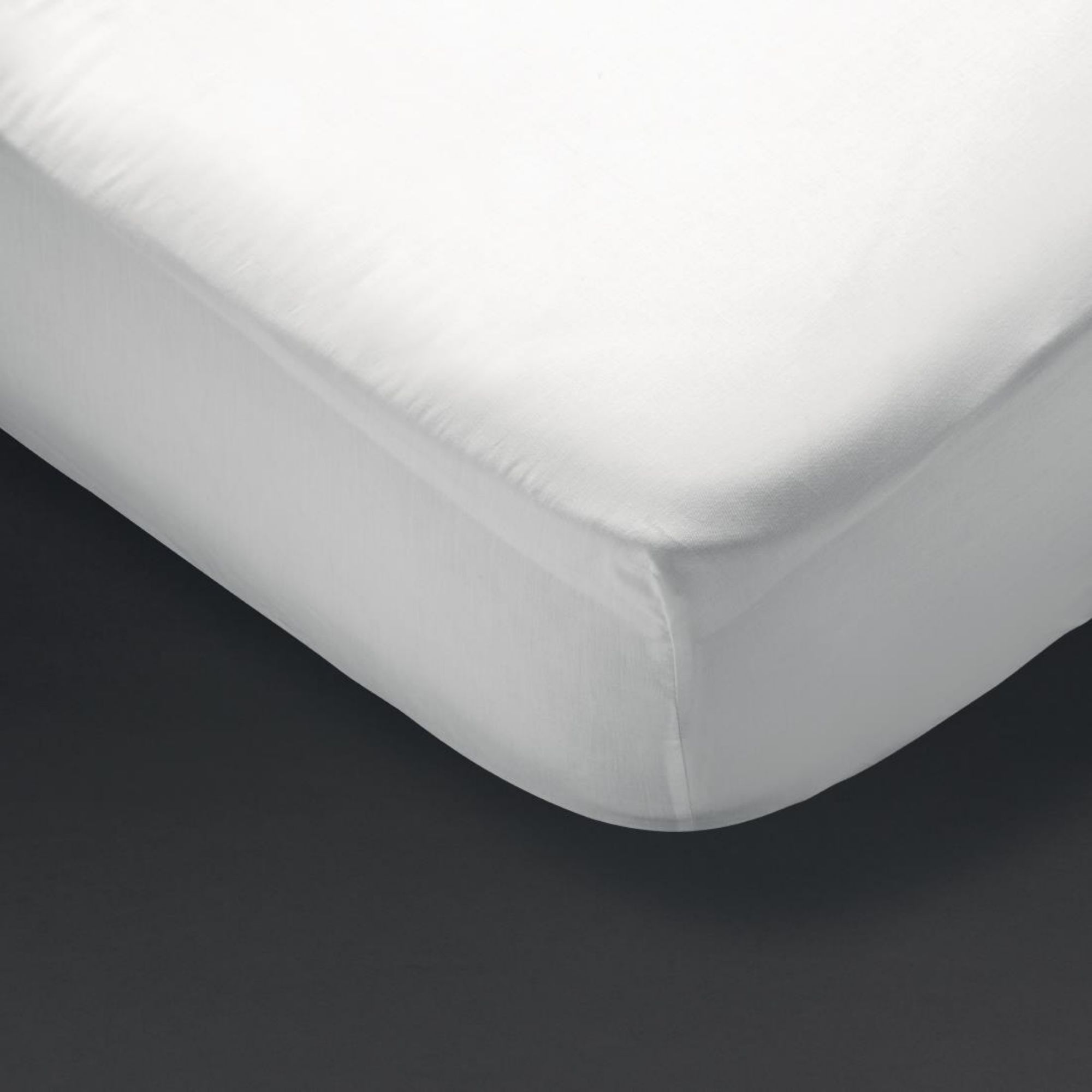 Picture of Mitre Essentials Spectrum Fitted Sheet White Small Double - GT866